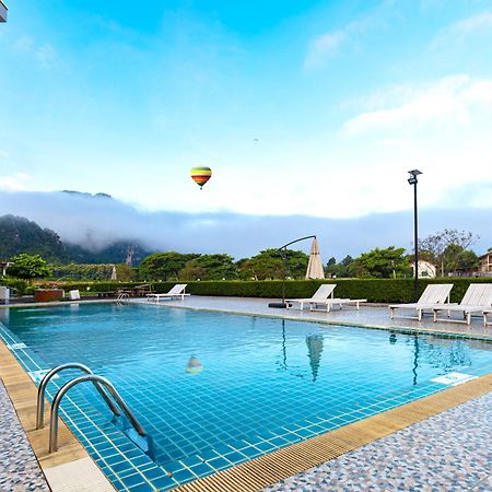Lisha The Grand Riverside Hotel Vang Vieng Buitenkant foto