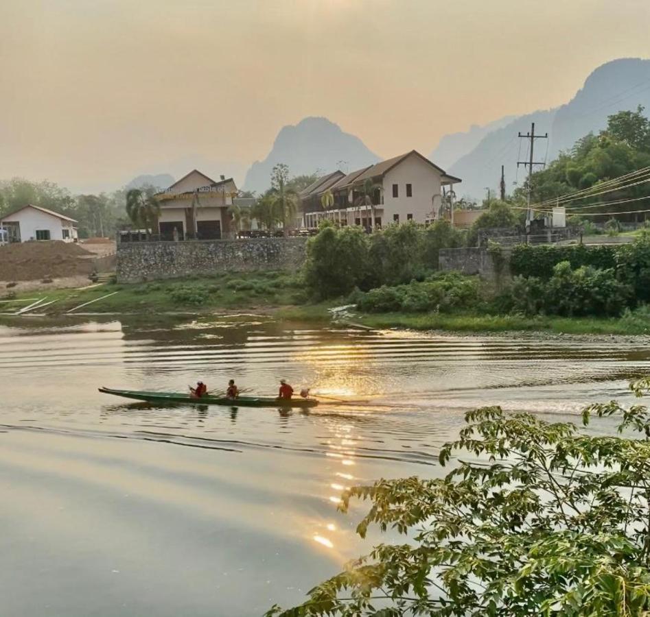Lisha The Grand Riverside Hotel Vang Vieng Buitenkant foto