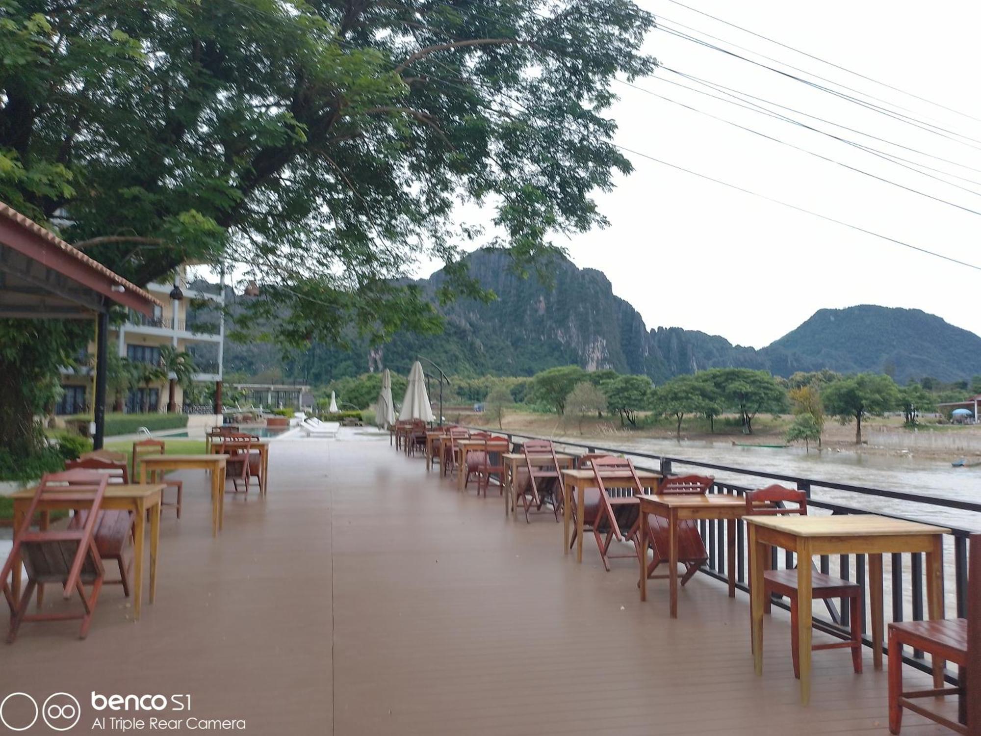 Lisha The Grand Riverside Hotel Vang Vieng Buitenkant foto