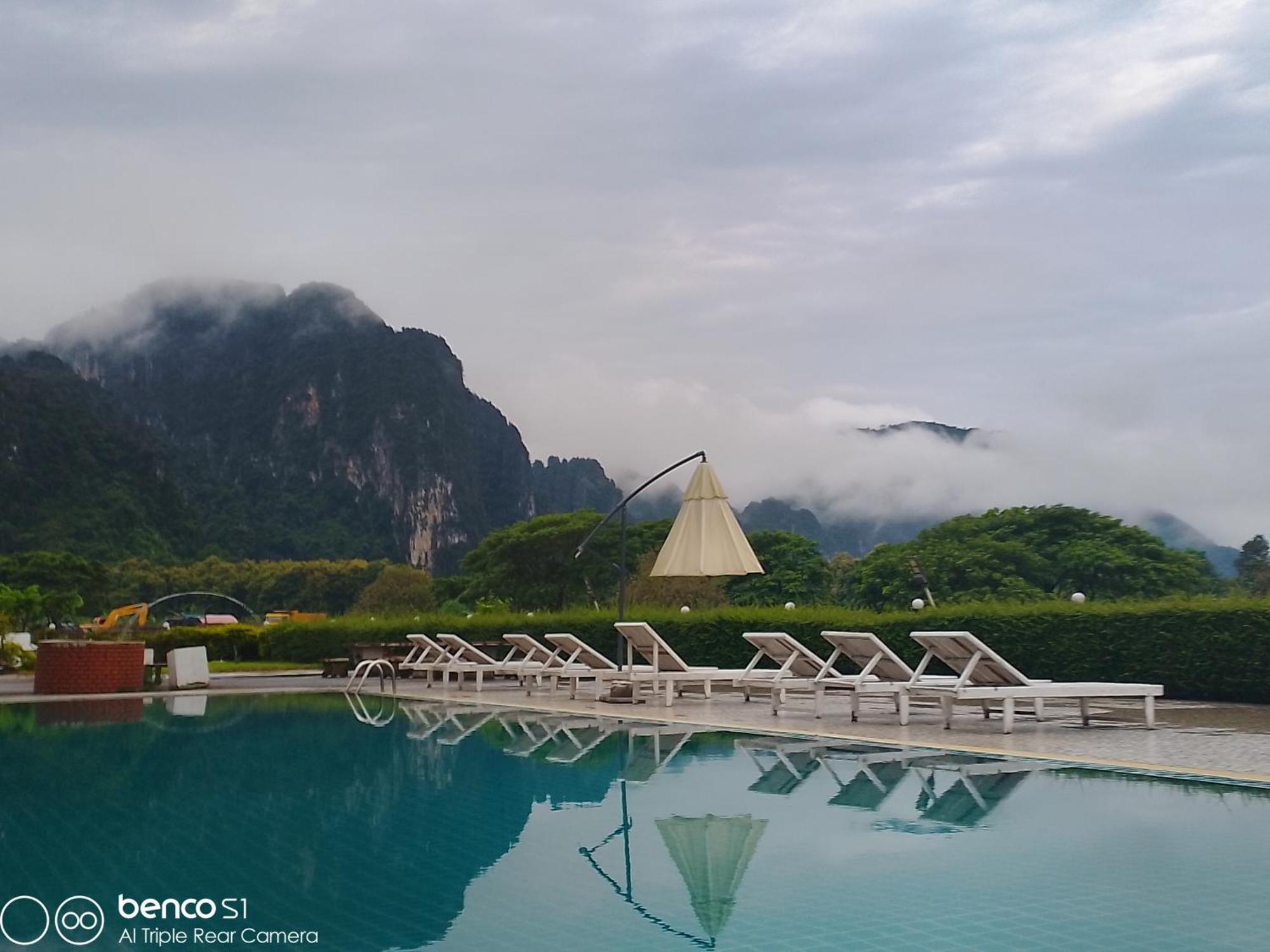 Lisha The Grand Riverside Hotel Vang Vieng Buitenkant foto