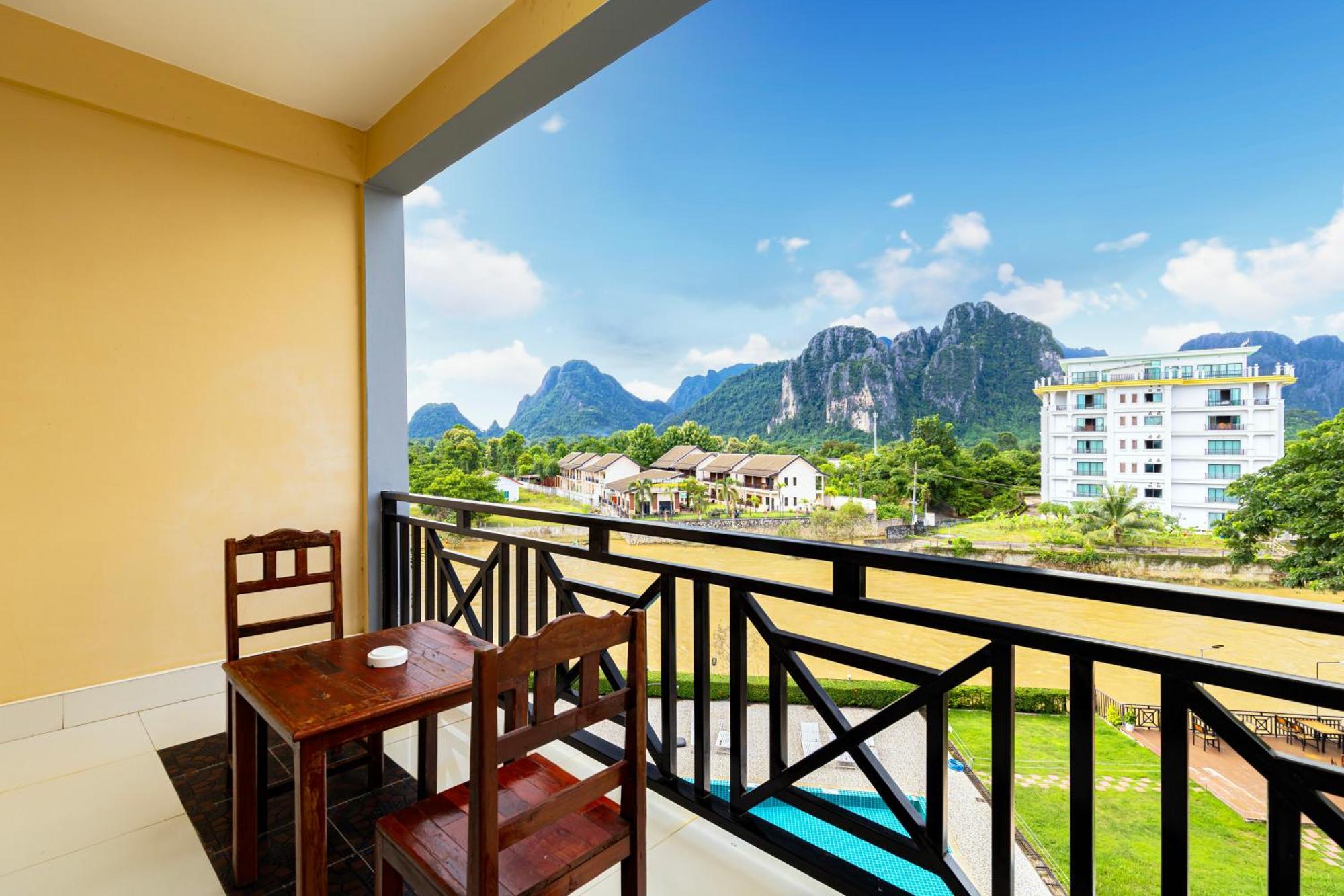Lisha The Grand Riverside Hotel Vang Vieng Buitenkant foto