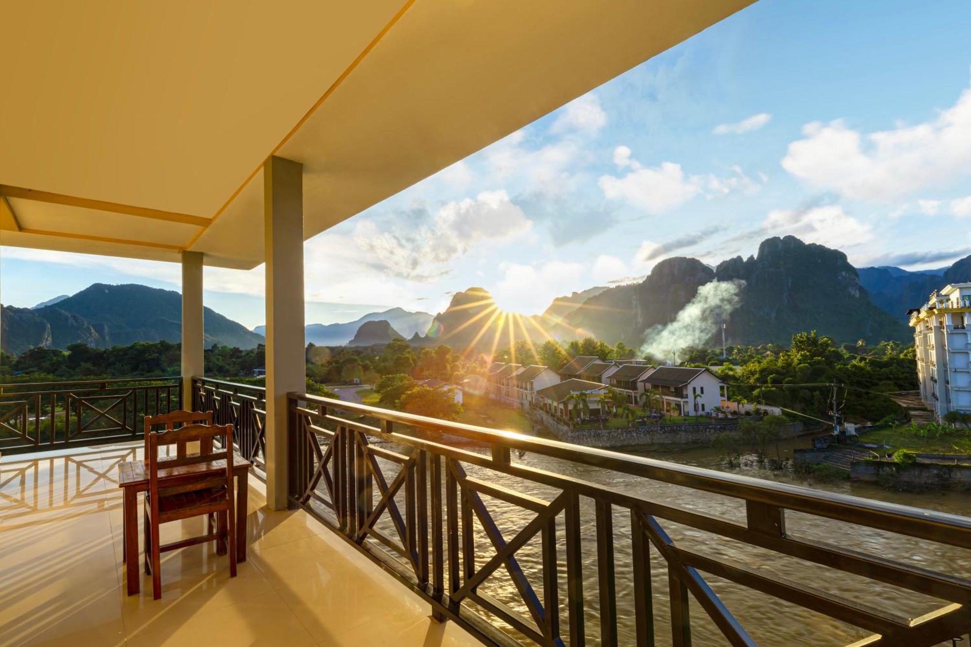 Lisha The Grand Riverside Hotel Vang Vieng Buitenkant foto