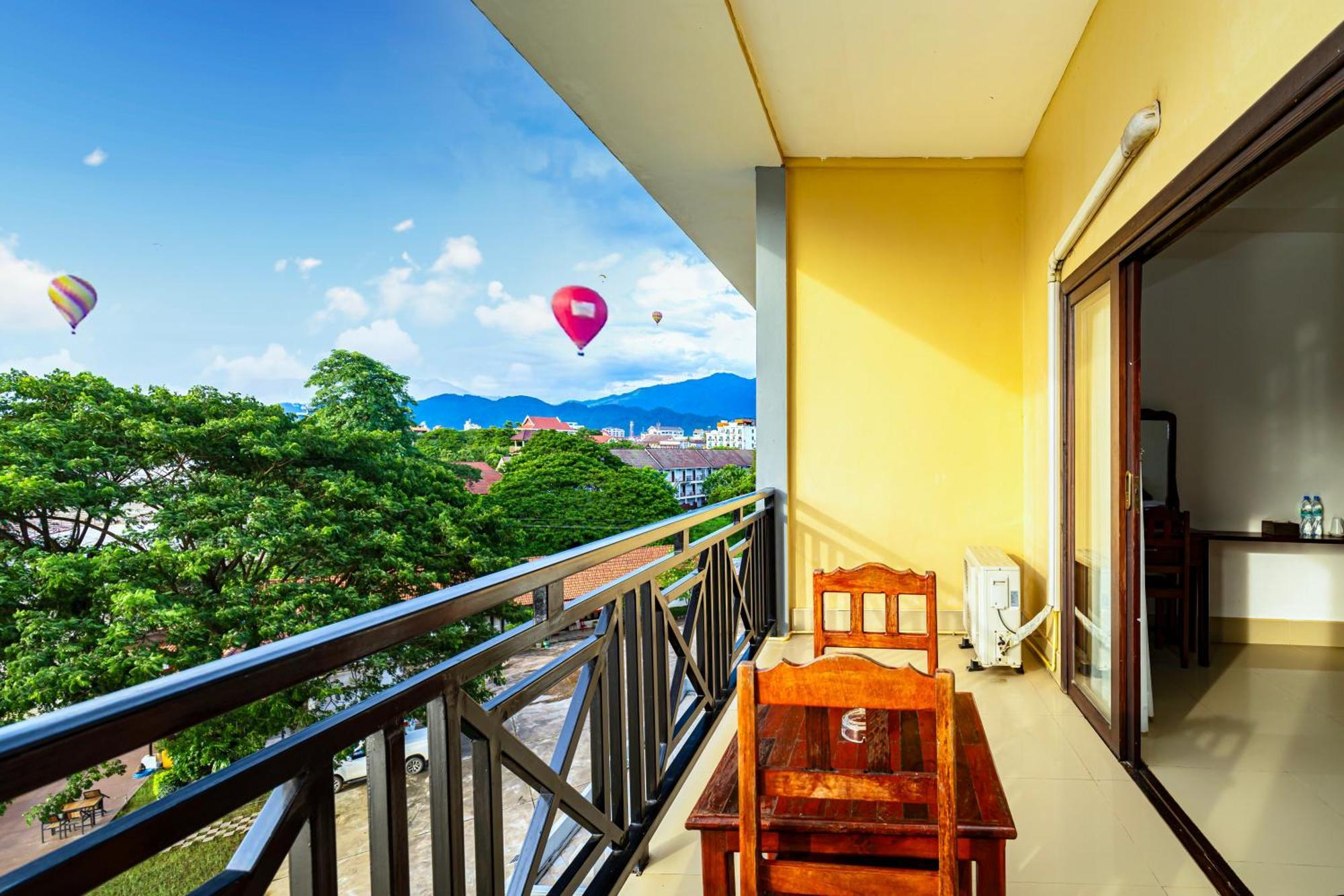 Lisha The Grand Riverside Hotel Vang Vieng Buitenkant foto