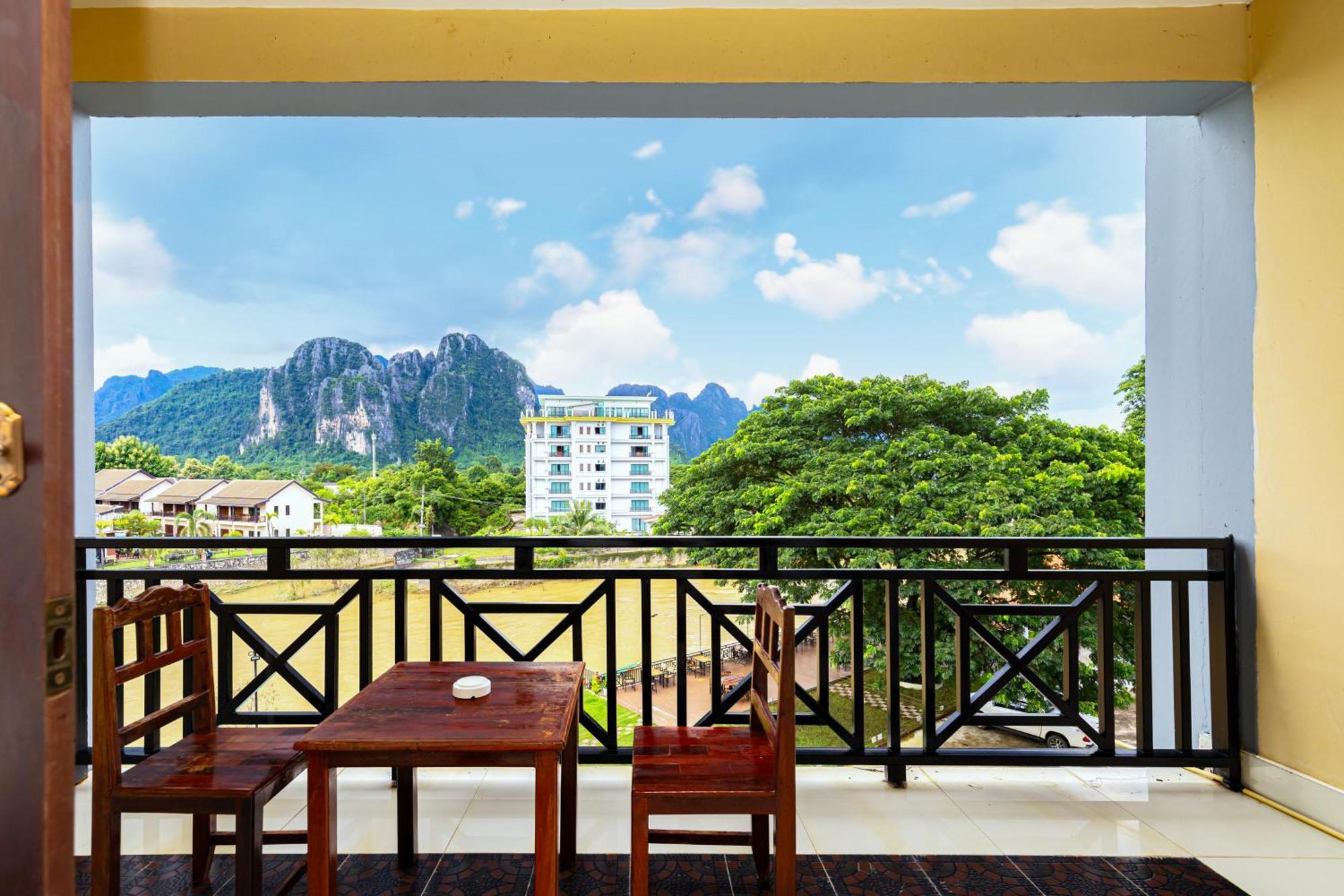 Lisha The Grand Riverside Hotel Vang Vieng Buitenkant foto