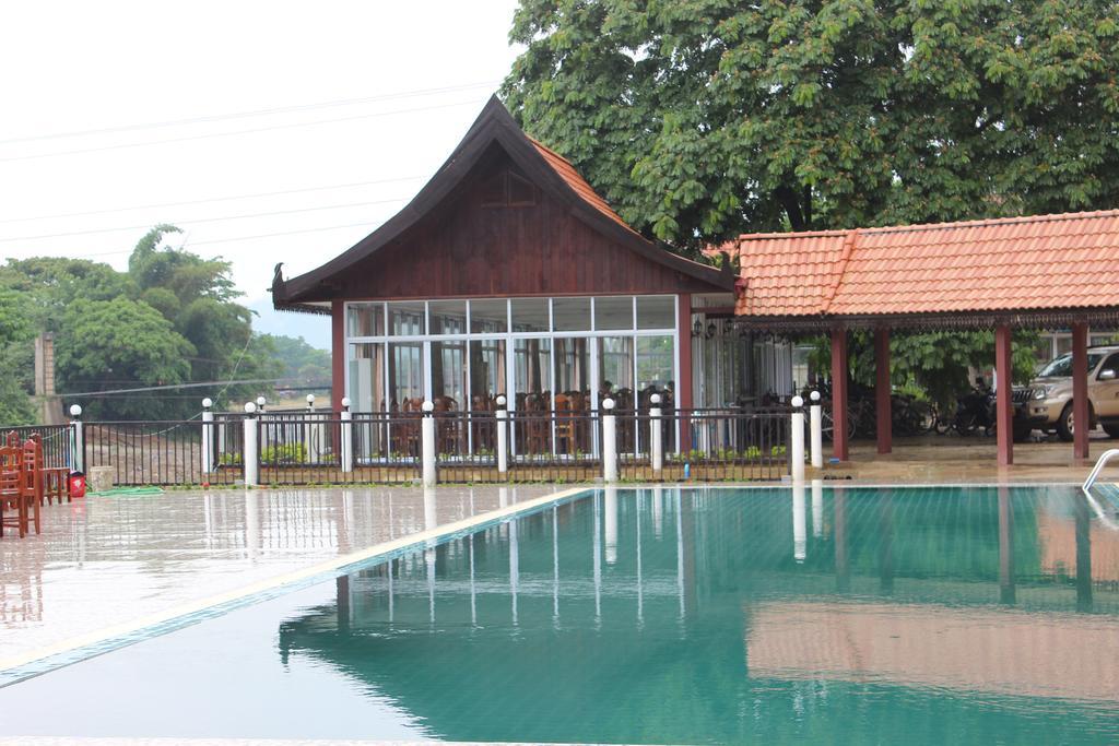 Lisha The Grand Riverside Hotel Vang Vieng Buitenkant foto